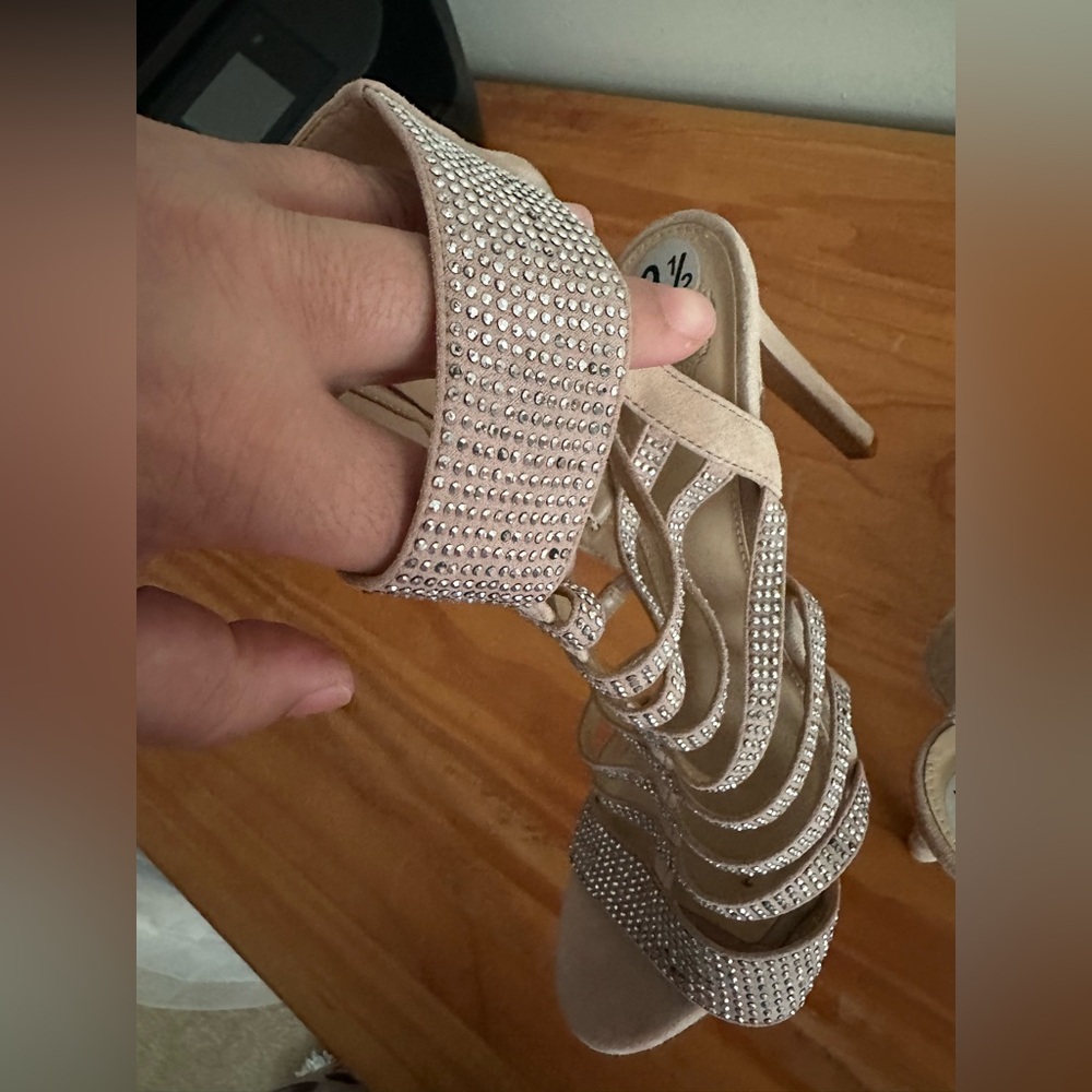 Vince Camuto Cream Heels with Cage Design size 9.5 - Picture 10 of 14